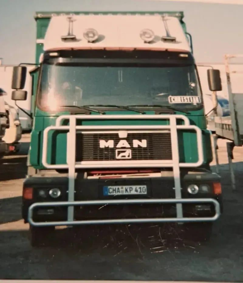 Historischer grüner MAN-LKW von Kolmer Transporte