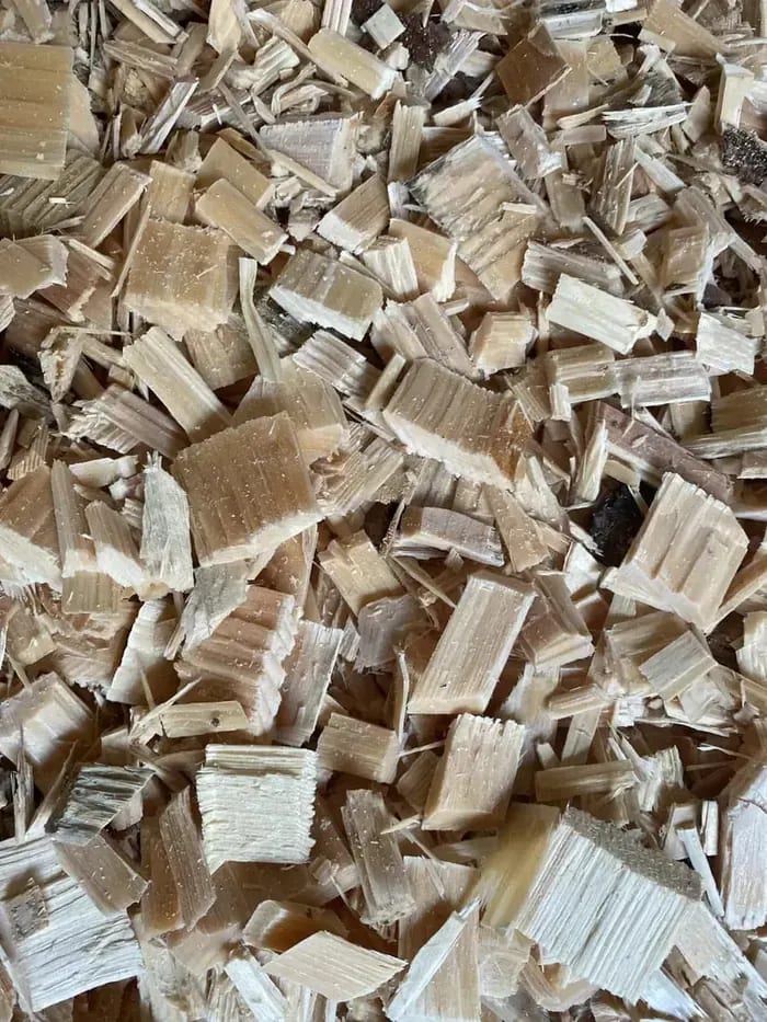 Nahaufnahme von Hackschnitzeln aus Holz