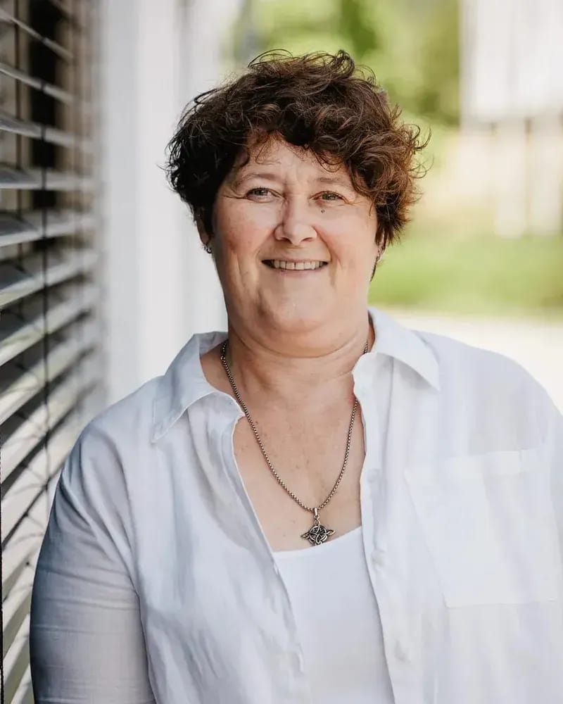 Porträtfoto von Silvia Heigl, Buchhaltung bei Kolmer Holz & Logistik